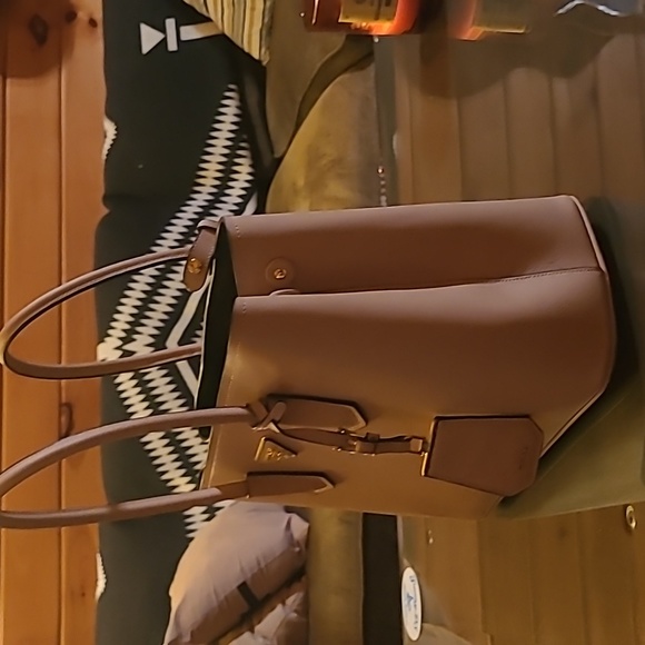 PRADA - Picture 4 of 5